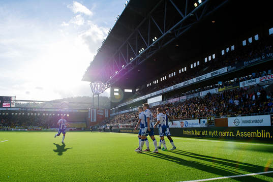 IFK Göteborgs spelare jublar med Tobias Hysén