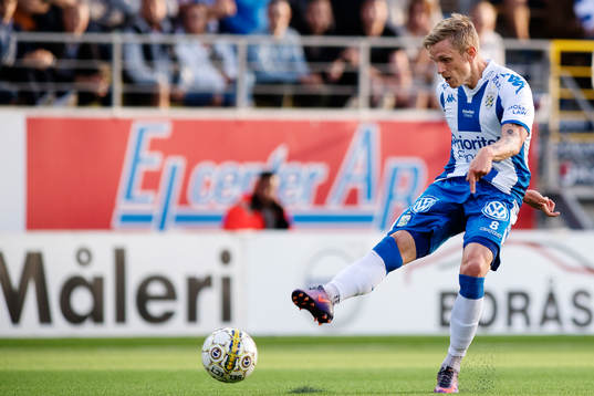 IFK Göteborgs Sören Rieks skjuter