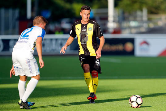 Armeniens Nicklas Lindkvist och Hammarbys Jeppe Andersen