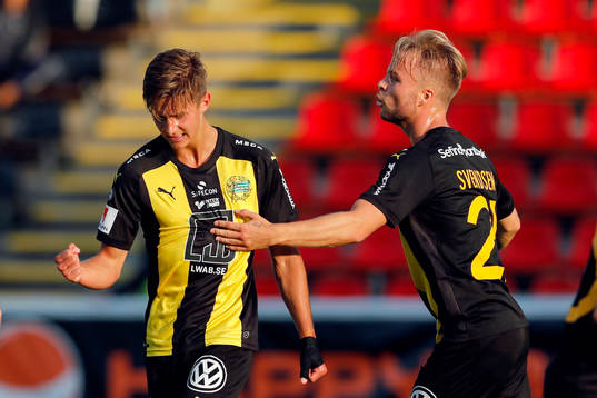 Hammarbys Leo Bengtsson och Sander Svendsen jublar