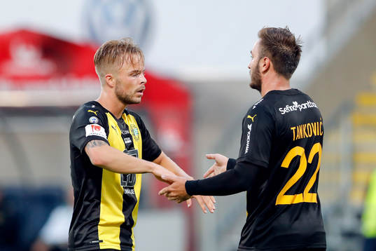 Hammarbys Sander Svendsen och Muamer Tankovic jublar