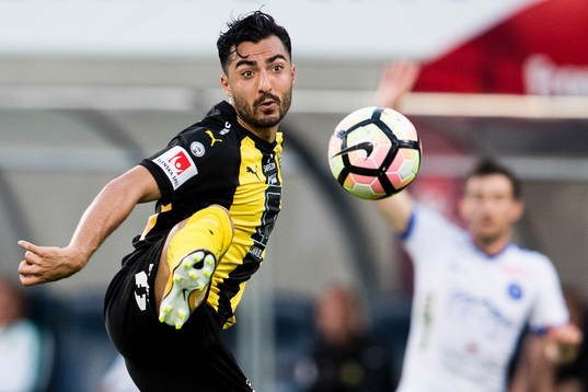 Hammarbys Jiloan Hamad tar ner bollen
