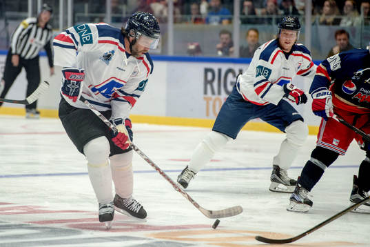 Bläddra bland fler bilder av Ishockey, Välgörenhetsmatch, NHL Icebreakers - Team Zuccarello