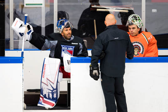 Målvakterna Henrik Lundqvist och Johan Gustafsson