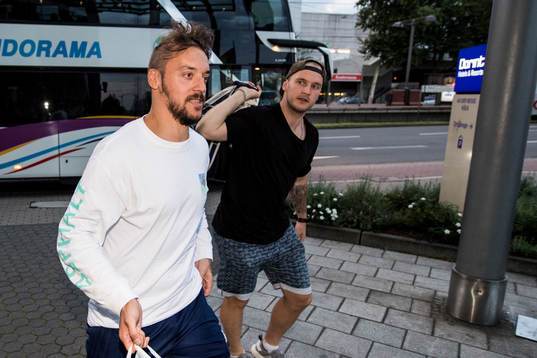 Rögles Juhamatti Aaltonen och målvakt Ville Kolppanen