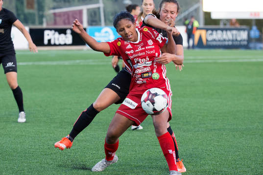Bläddra bland fler bilder av Fotboll, Damallsvenskan, Piteå - Kopparbergs/Göteborg
