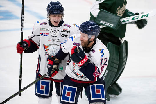 Linköpings Vilmos Gallo och Sebastian Karlsson jublar