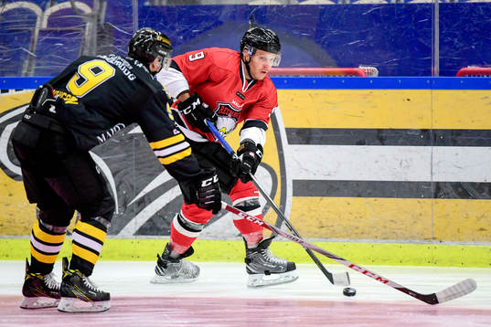 Panterns Kim Johansson och Malmö Redhawks Frederik Storm