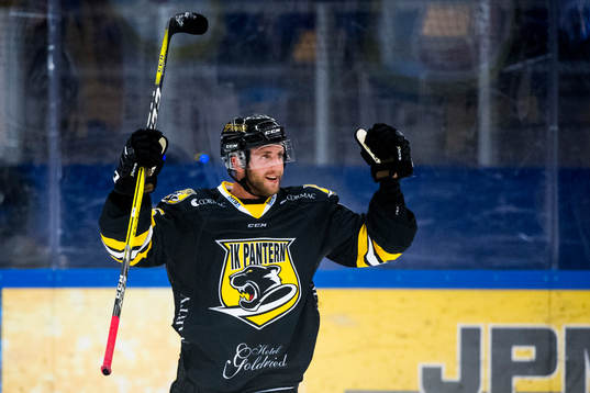 Panterns Sebastian Dyk jublar