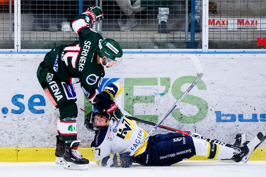 s Isac Brännström i närkamp