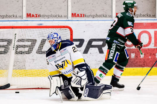 s målvakt Jonas Gunnarsson deppar