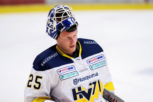 s målvakt Jonas Gunnarsson utan hjälm för ansiktet