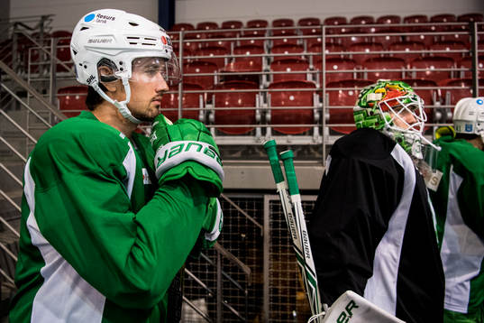 Rögles Daniel Sylwander och målvakt Emil Kruse