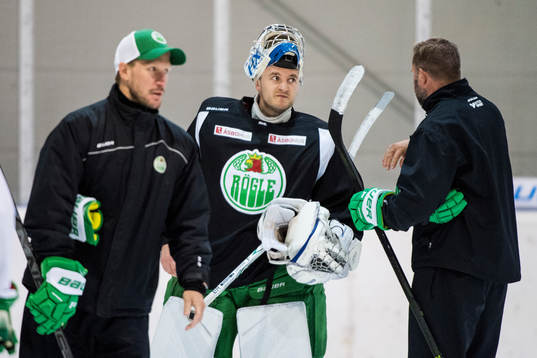 Rögles målvakt Ville Kolppanen och målvaktstränare