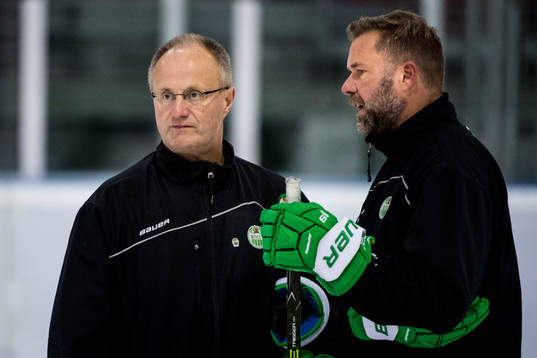 Rögles tränare Anders Eldebrink och assisterande tränare
