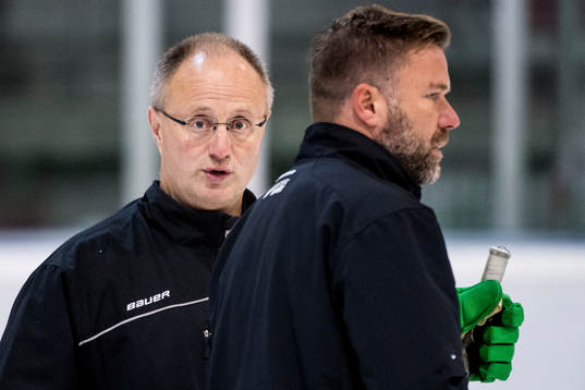 Rögles tränare Anders Eldebrink och assisterande tränare