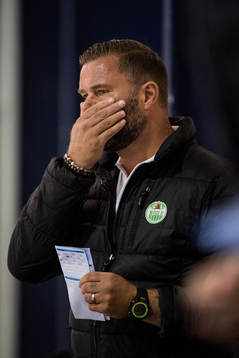 Rögles assisterande tränare Patrik Ross deppar