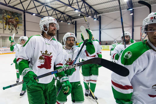 Rögles Ludvig Rensfeldt och Jack Connolly jublar