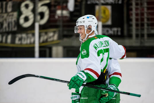 Rögles Jesper Williamsson jublar