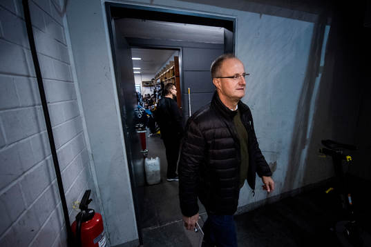 Rögles tränare Anders Eldebrink gör entre