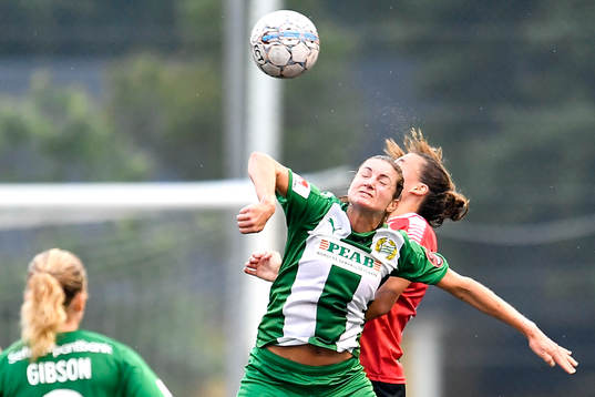 Hammarbys Madeleine Tegström och LB07s Anna Welin