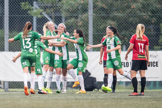 Hammarbys Murielle Tiernan jublar