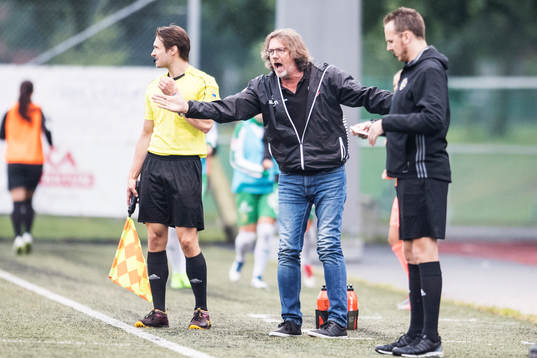 LB07s tränare Sven Sjunnesson agerar