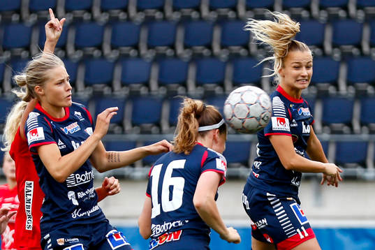 Linköpings Nicoline Sörensen nickar in 1-0
