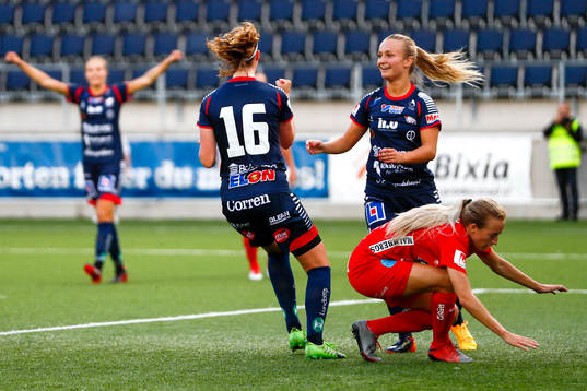 Linköpings Nicoline Sörensen och Tove Almqvist jublar