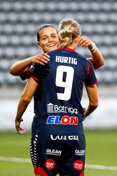 Linköpings Marija Banusic och Lina Hurtig jublar