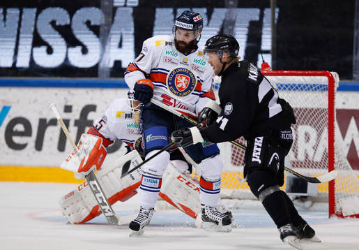 Linus Fröberg #67, Växjö Lakers  and Toni Kallio, TPS