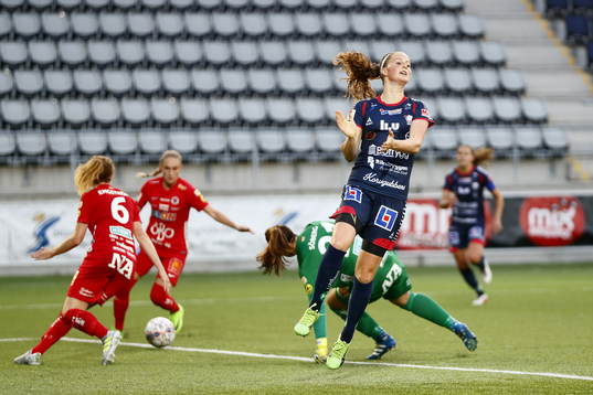 Linköpings Nicoline Sörensen reagerar