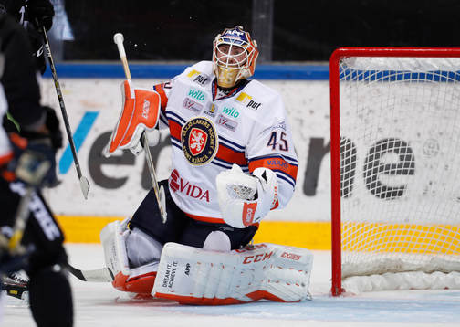 Viktor Andrén #45, Växjö Lakersduring ice hockey TPS cup