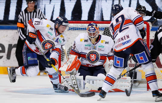 Tuomas Kiiskinen #19, Växjö Lakers, Viktor Andrén #45,