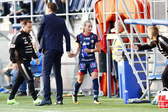 Linköpings Kosovare Asllani byts ut och tackas av