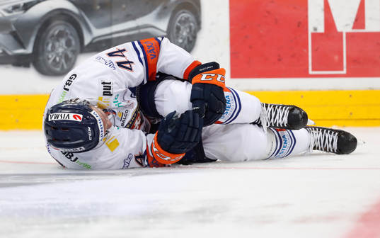 Peter Andersson #44, Växjö Lakers hurt himself
