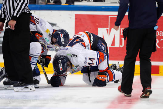 Peter Andersson #44, Växjö Lakers hurt himself