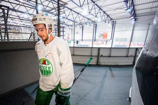 Rögles Sebastian Collberg lämnar isen