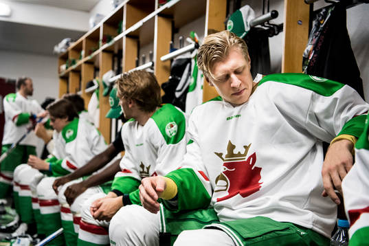 Rögles Jesper Williamsson i omklädningsrummet