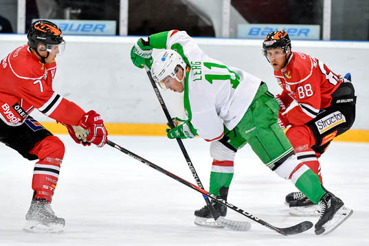 Rögles Bryan Lerg och Örebros Alexander Hellström och
