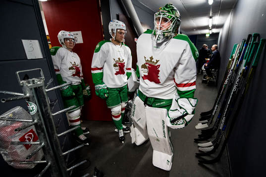 Rögles målvakt Emil Kruse, Linus Sandin och Filip Karlsson