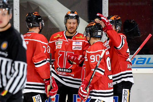Örebros Marcus Weinstock jublar med lagkamrater