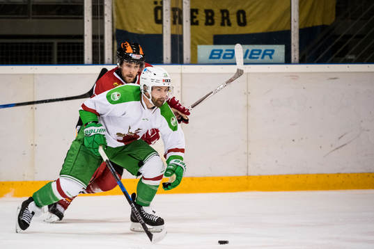 Rögles Jack Connolly och Örebros Jonathan Andersson