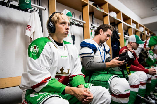 Rögles Samuel Jonsson i omklädningsrummet