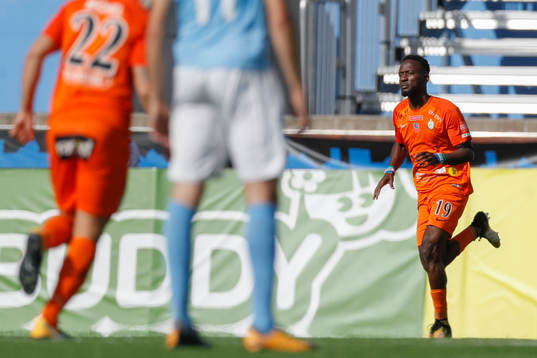 AFC Eskilstunas Mohamed Buya Turay jublar