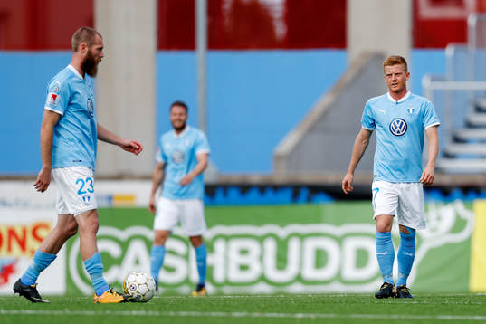 Malmö FFs Jo Inge Berget och målvakt Johan Dahlin deppar