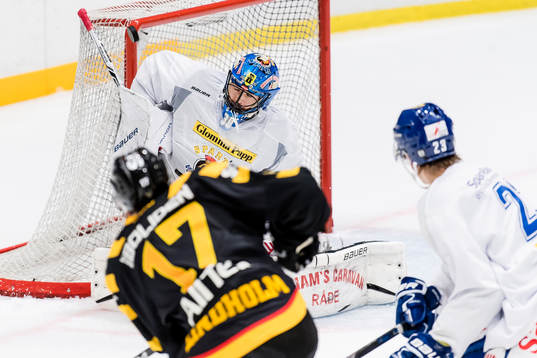 Skellefteås Pär Lindholm träffar kryssribban