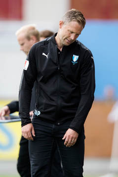Malmö FFs tränare Magnus Pehrsson  deppar