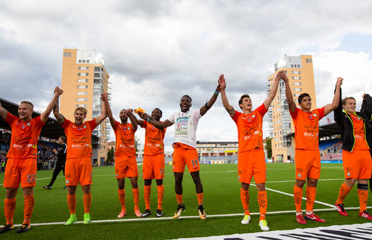AFC Eskilstunas spelare med tvåmålsskytten Mohamed Buya