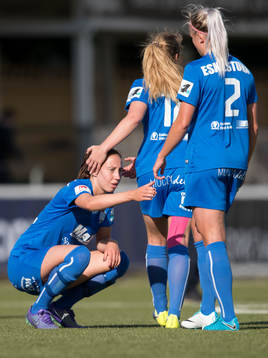 Eskilstunas Petra Andersson deppar och kramas om av Ingrid